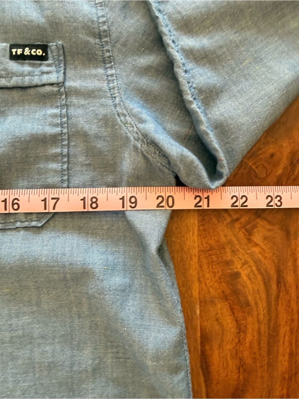 Men's Chambray Button-Down Shirt in Light Blue - Picture 4 of 5